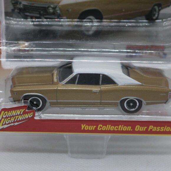 Johhny Lighting 2016 series gold Chevelle/Malibu unopened package - Picture 2 of 4